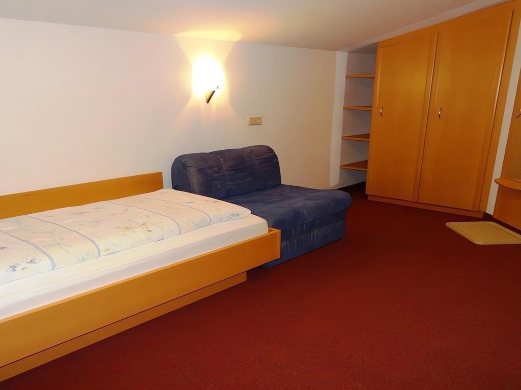 Einzelzimmer (single room)