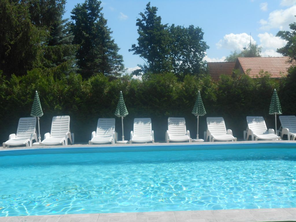 Ferienwohnung mit Pool, WLAN direkt am See (70qm)