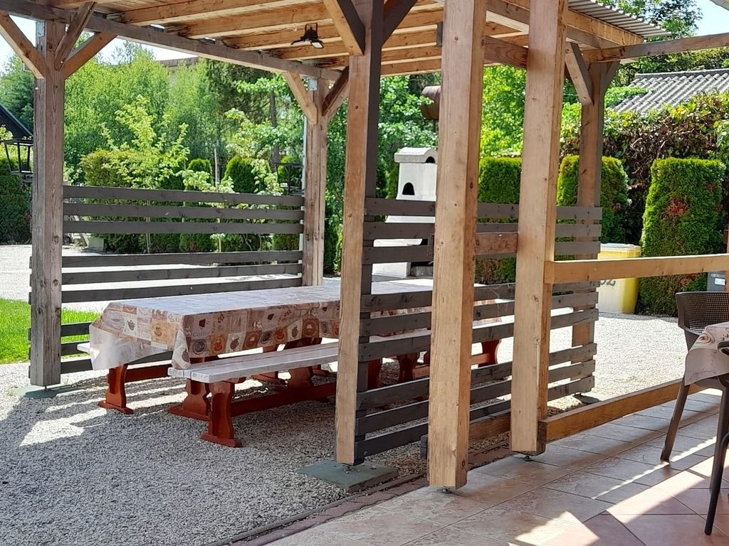 Ferienwohnung mit Pool, WLAN direkt am See (70qm)