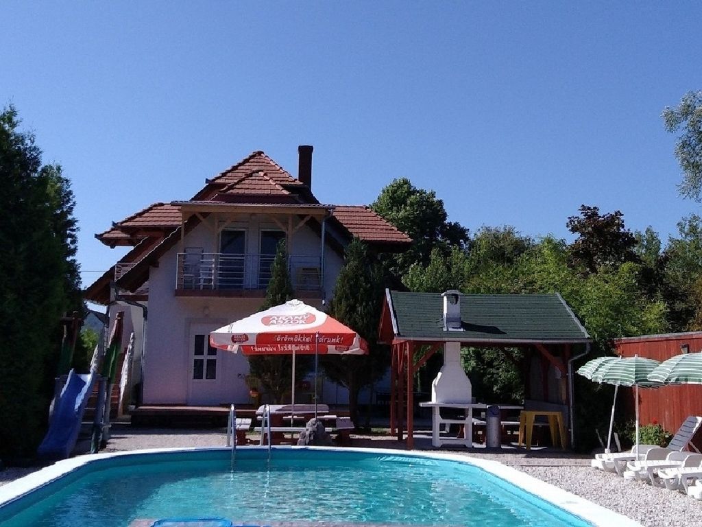 Ferienwohnung mit Pool, WLAN direkt am See (70qm)
