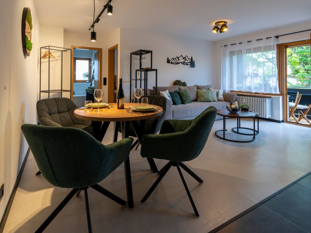 WälderNestchen - zentral - Natur pur - Tiefgarage - Balkon - modernes 2 Zimmer Appartement