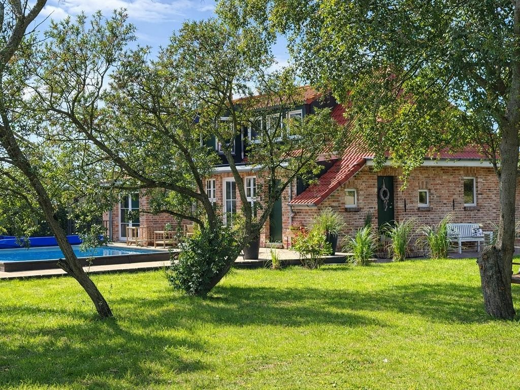 Huus an`t Diek, Luxus in Deichnähe, Erdgeschosswohnung mit Pool, Nähe Norddeich