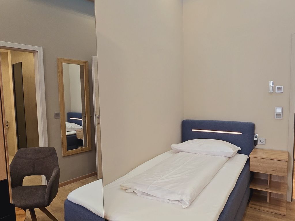 Elegance  Lux Living 212