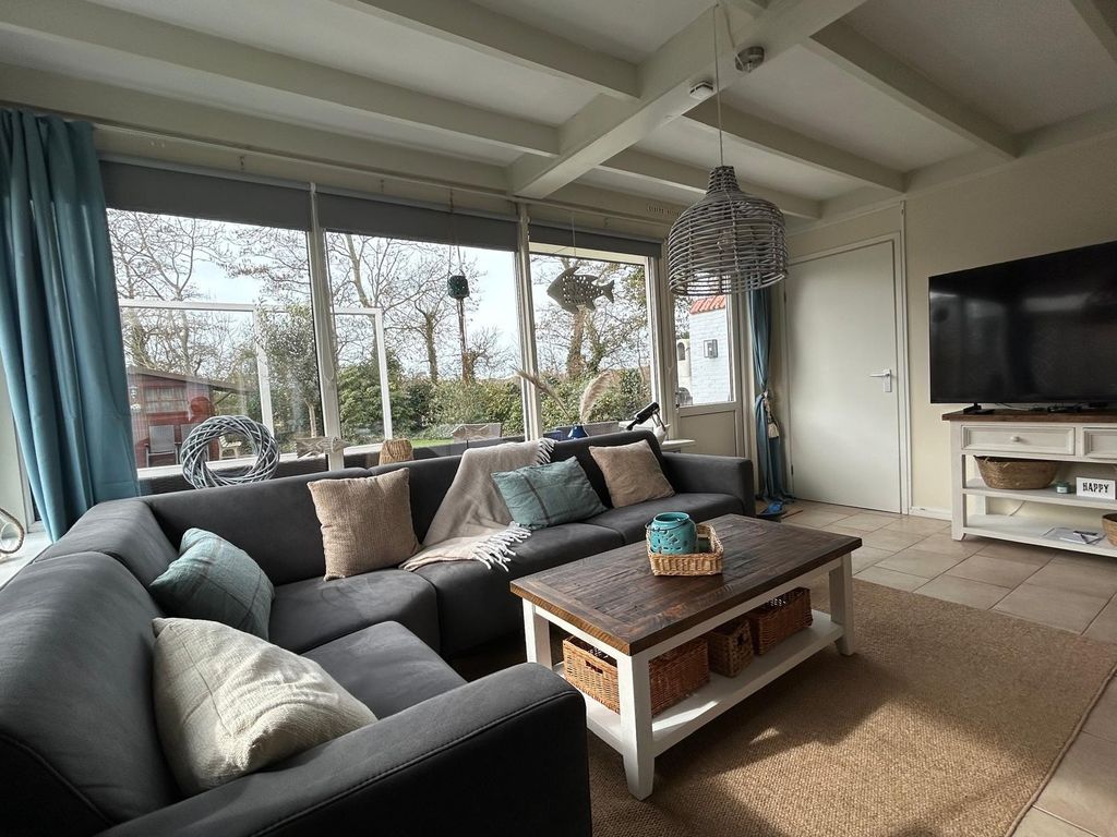 Strandnahes (Nr. 156) Ferienhaus  mit traumhaften Wintergarten und uneinsehbaren, grossen Garten, Eckgrundstück