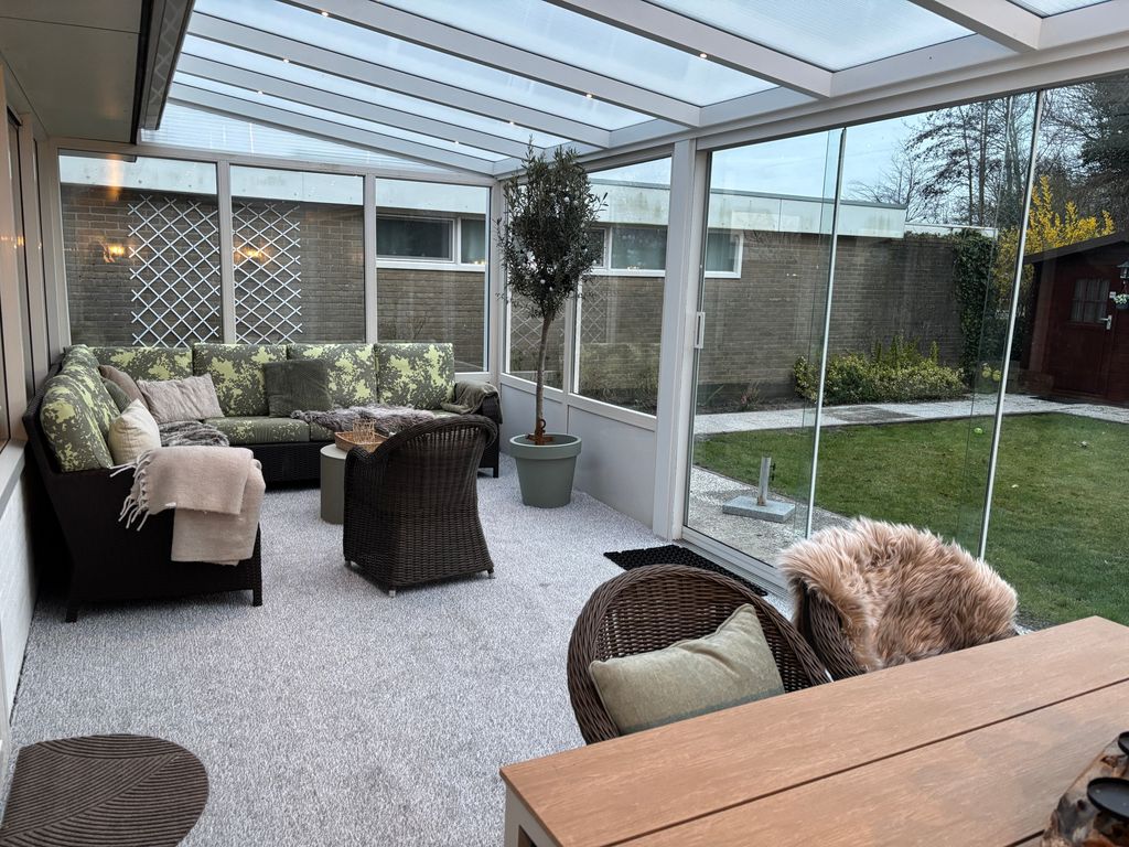 Strandnahes (Nr. 156) Ferienhaus  mit traumhaften Wintergarten und uneinsehbaren, grossen Garten, Eckgrundstück