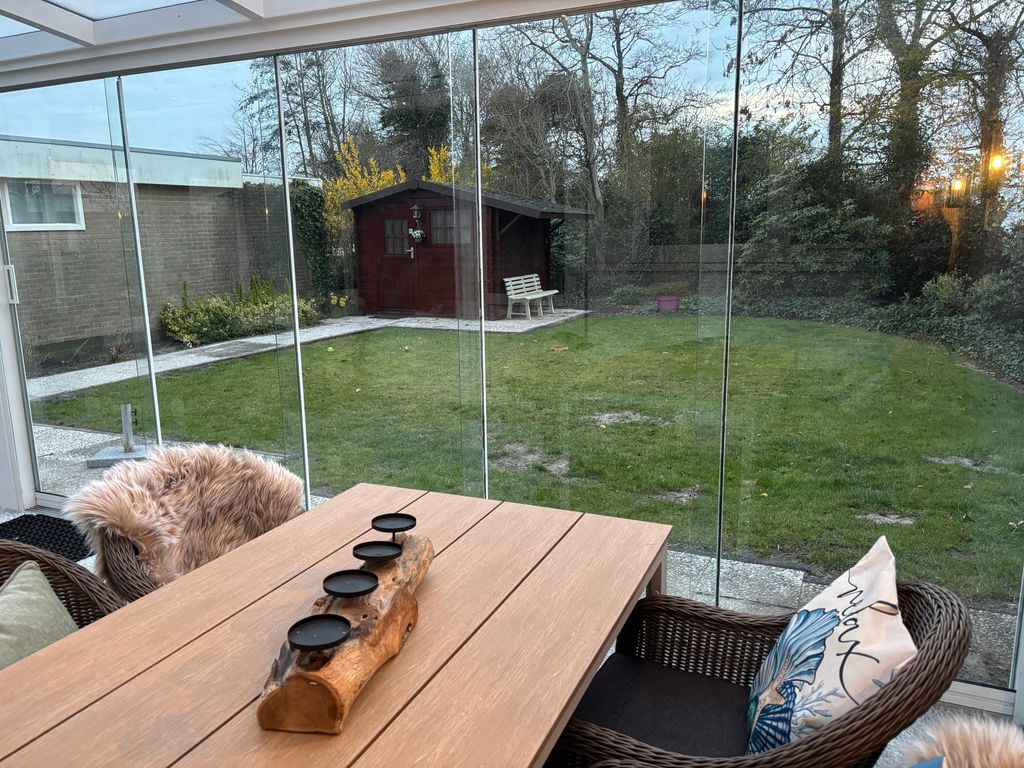 Strandnahes (Nr. 156) Ferienhaus  mit traumhaften Wintergarten und uneinsehbaren, grossen Garten, Eckgrundstück