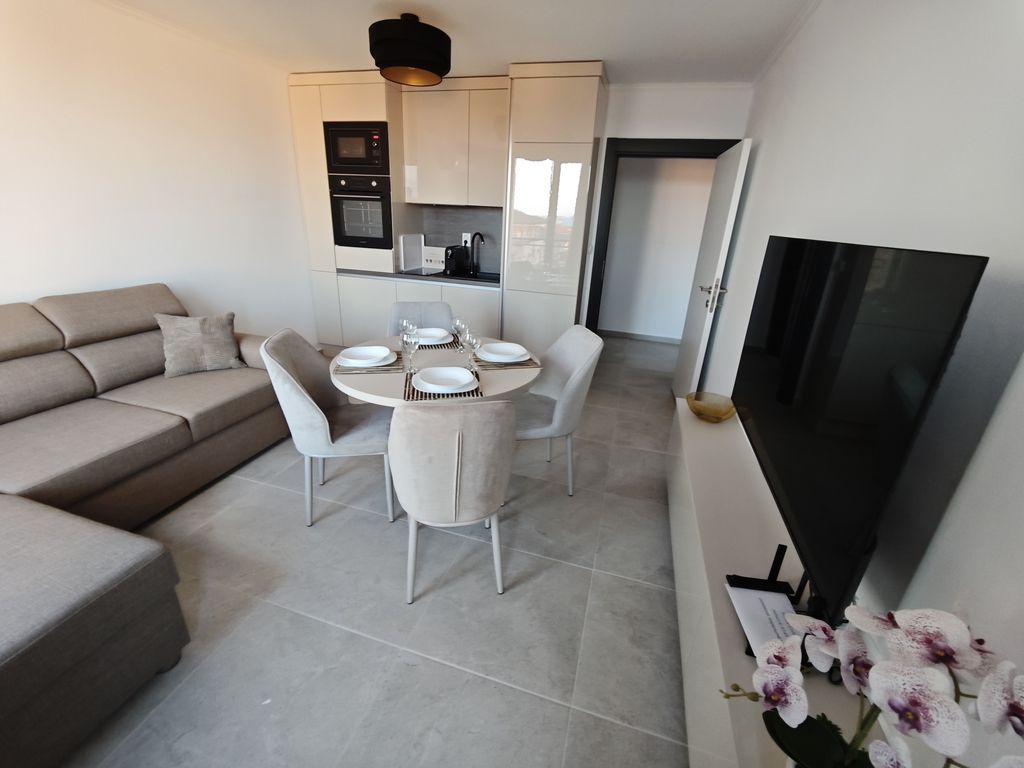 neues Apartment mit Meerblick und Balkon