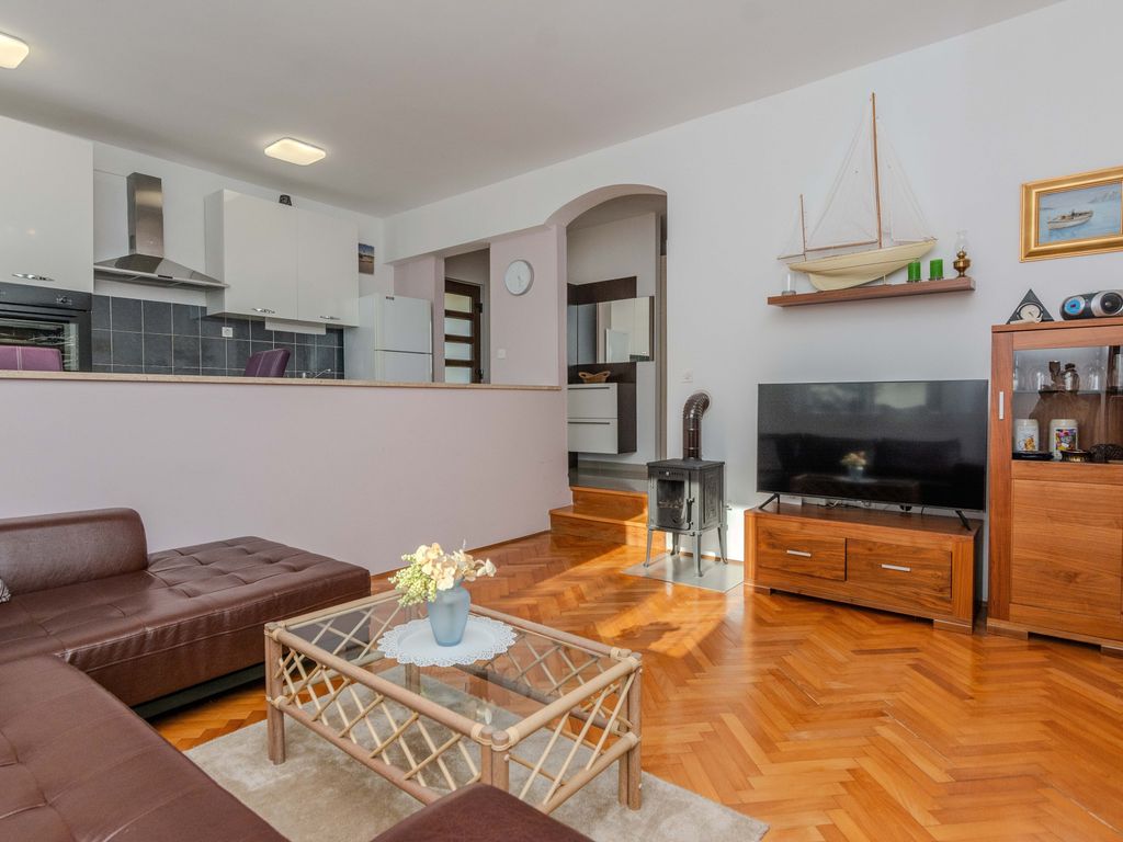Holiday home Suric