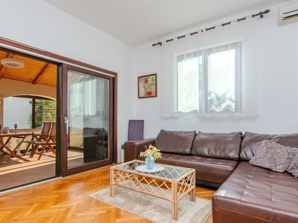 Holiday home Suric