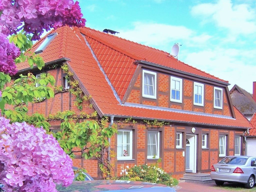 Birkmaase 12 - Kapitänshaus Jacqueline 4-Sterne Komfort FeWo im EG links