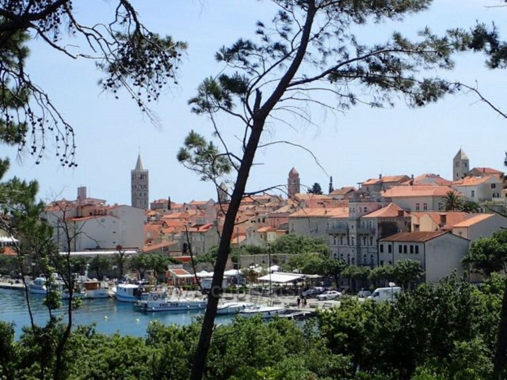 Mile Ferienhaus-excellent location close to Rab