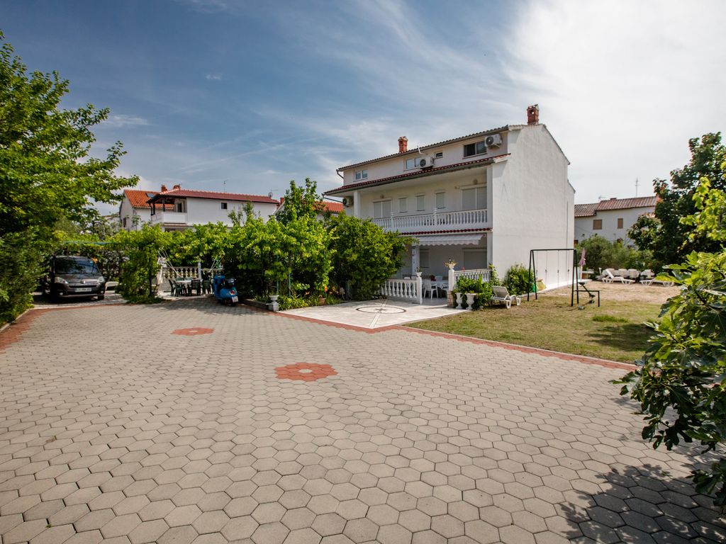 Mile Ferienhaus-excellent location close to Rab