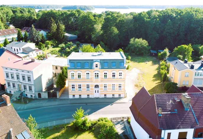 Alt-Berliner Schwanenhof Ferienwohnung DG links
