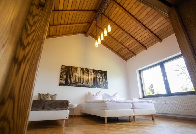 Ruhige Fewo "Giebelzauber" – 2 Schlafzimmer, eigene Terrasse, WLAN, Waschtrockner & kostenlose Parkplätze