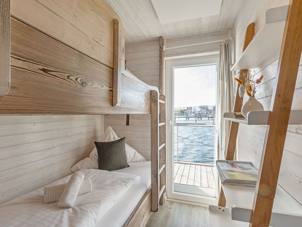 Hausboot "Mien Schipp" mit sonniger Dachterrasse