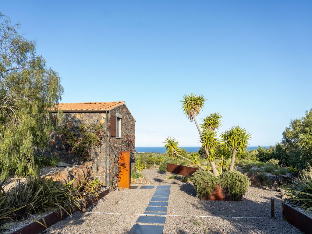 Casa Mira