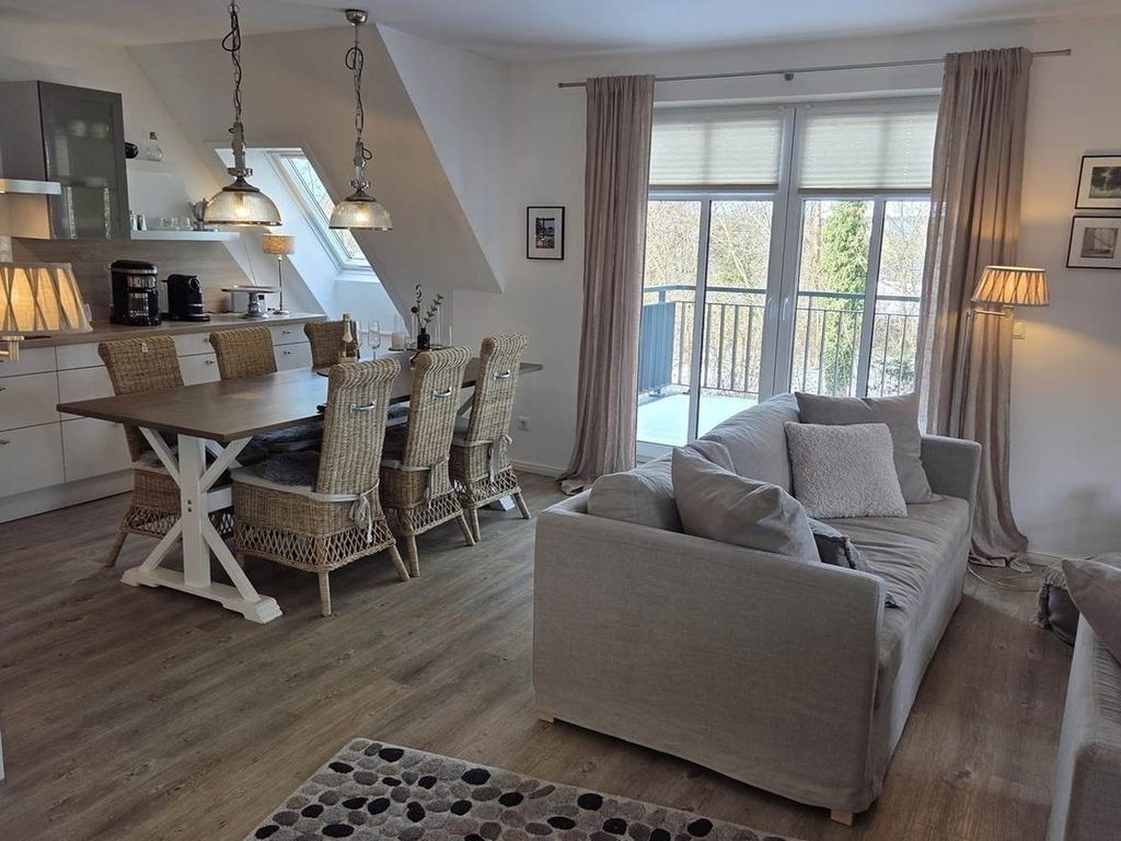 Haus Paula Wyk: Wohnbereich einer Ferienwohnung