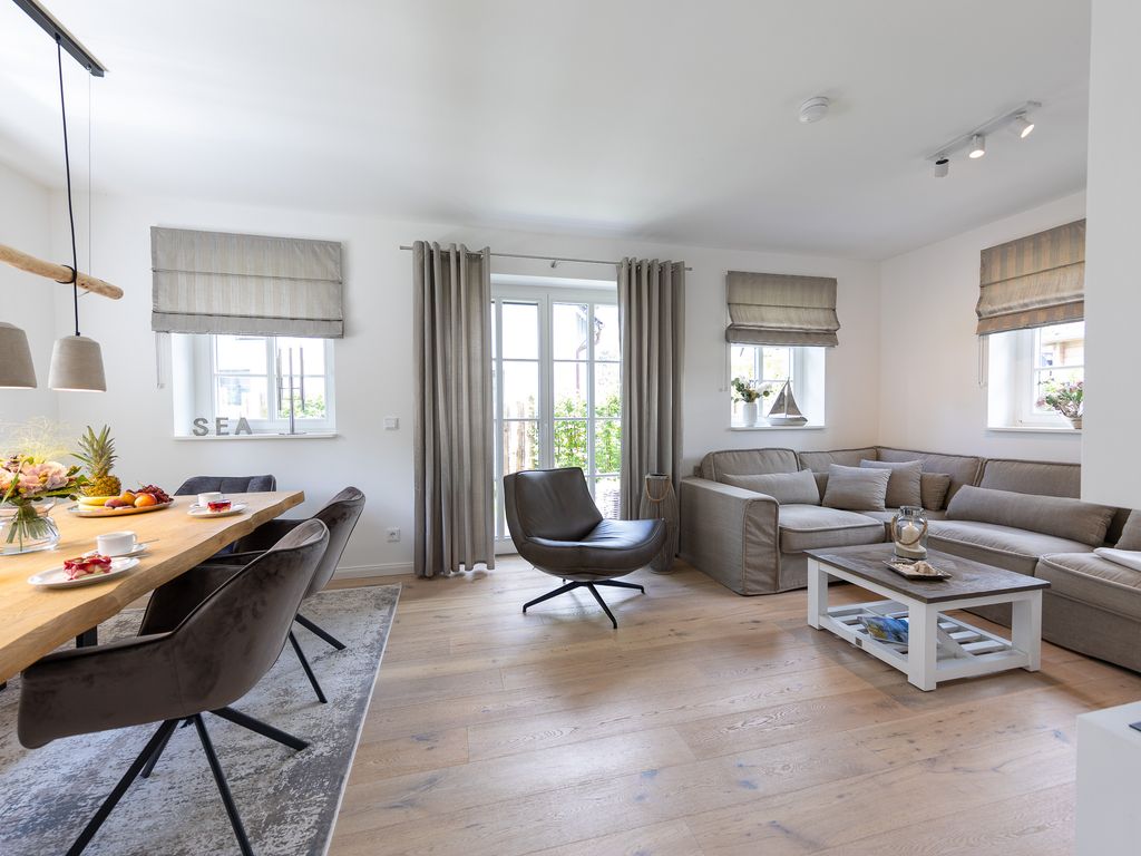 Modernes Ferienhaus mit Sauna, eingezäuntem Garten und Strandnähe. Ideal für Familien, Freunde und Hundeliebhaber