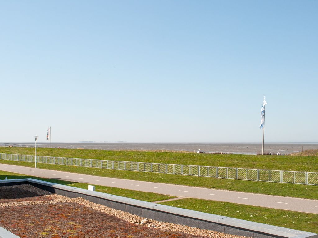 Hanseatic 105