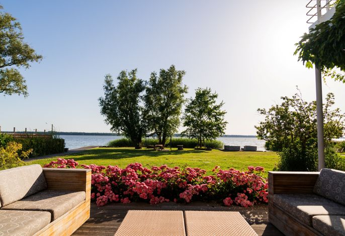 Photo Ferienhaus Peeneblick - exklusives Traumhaus in Direktlage am Wasser mit Bootssteg und Aussensauna 7