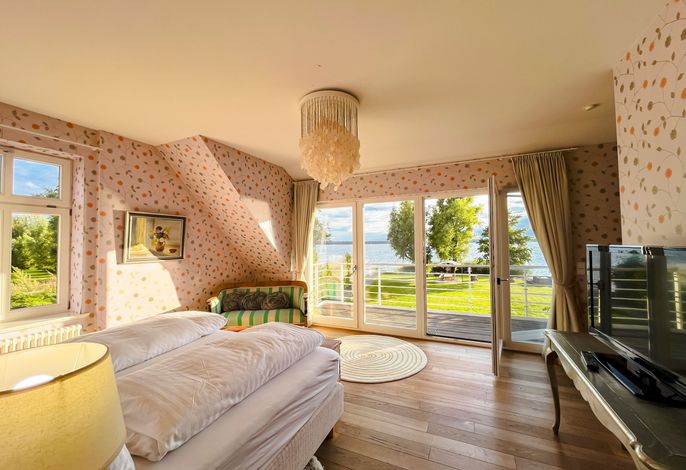 Photo Ferienhaus Peeneblick - exklusives Traumhaus in Direktlage am Wasser mit Bootssteg und Aussensauna 10