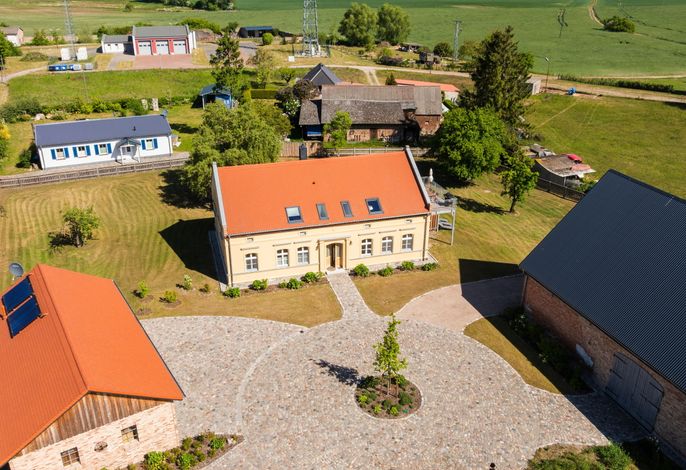Gutshof Liepe – Exklusiver Gutshof mit 2 Ferienwohnungen für bis zu 14 Personen – Foto 1