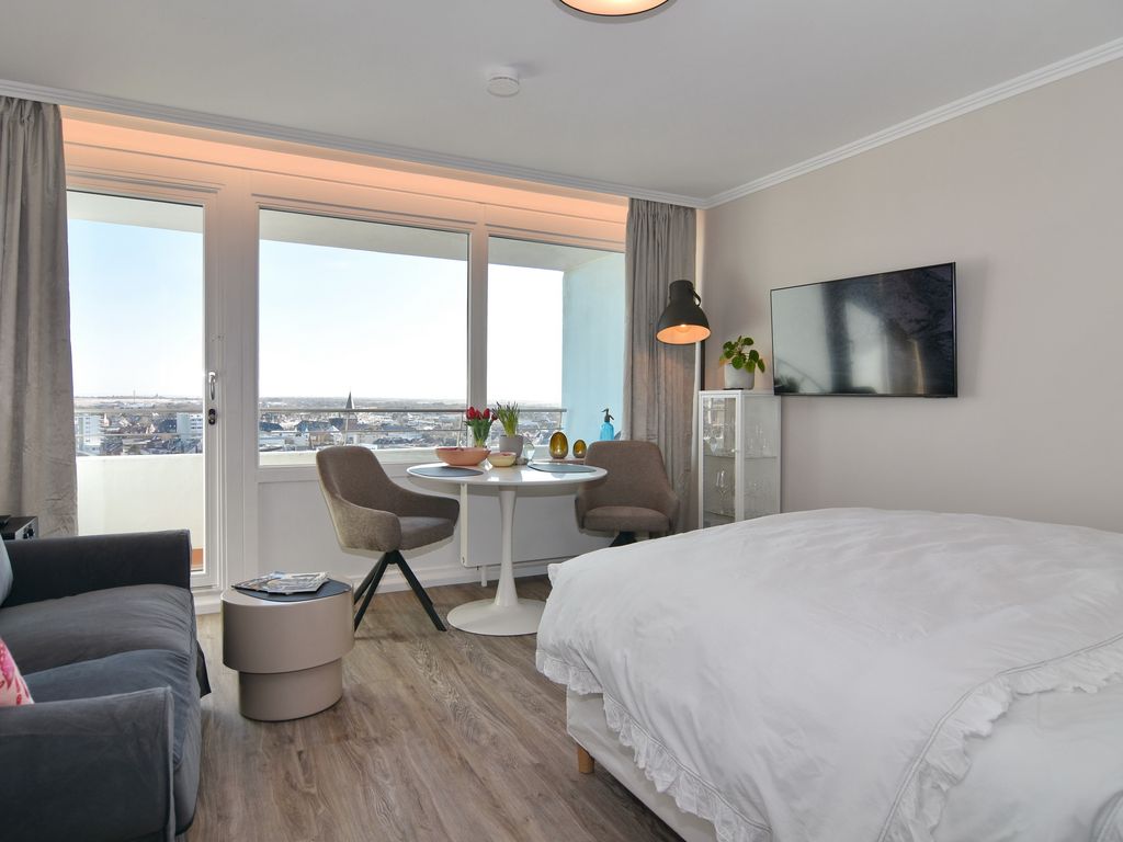 Metropol, Whg. 251, Landseite mit Inselblick 10.OG