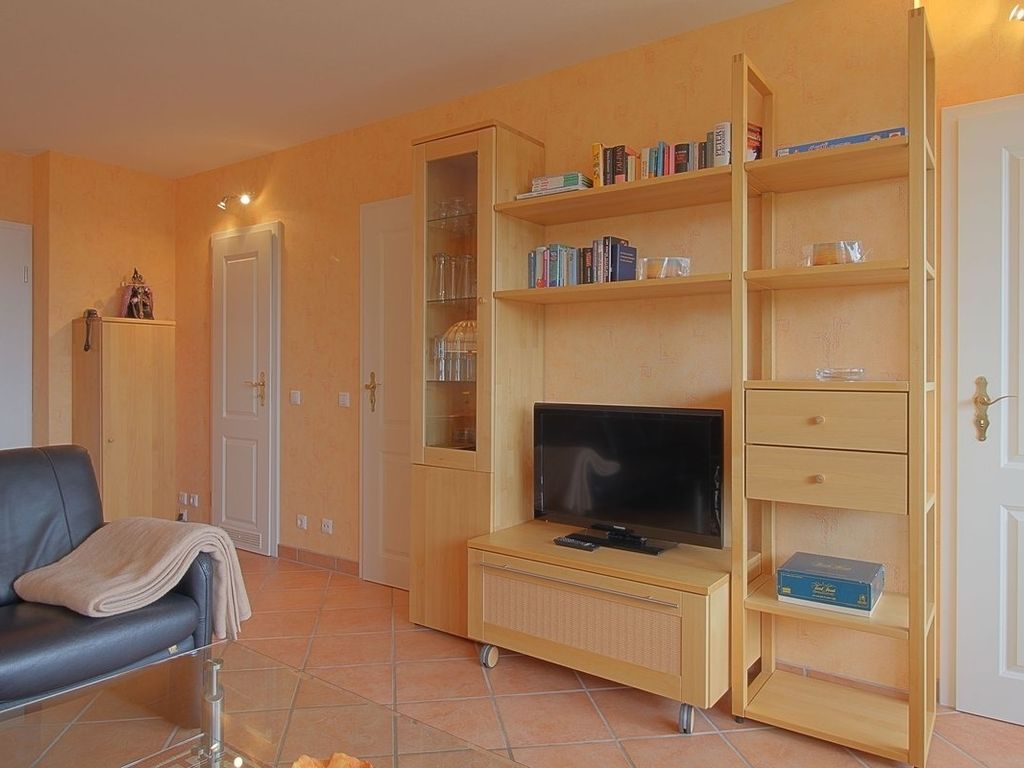 Apartment 452