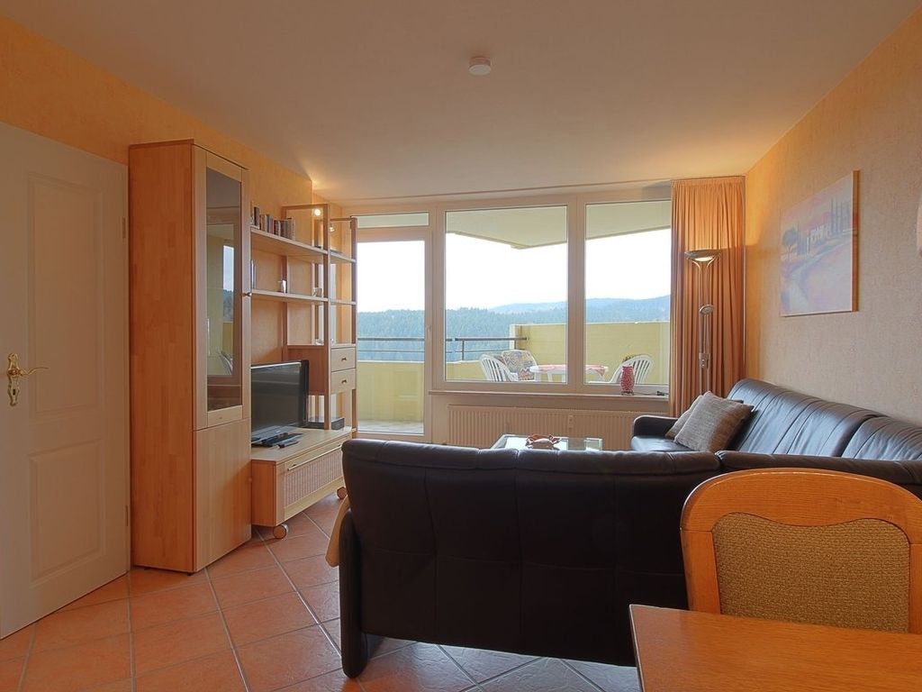 Apartment 452