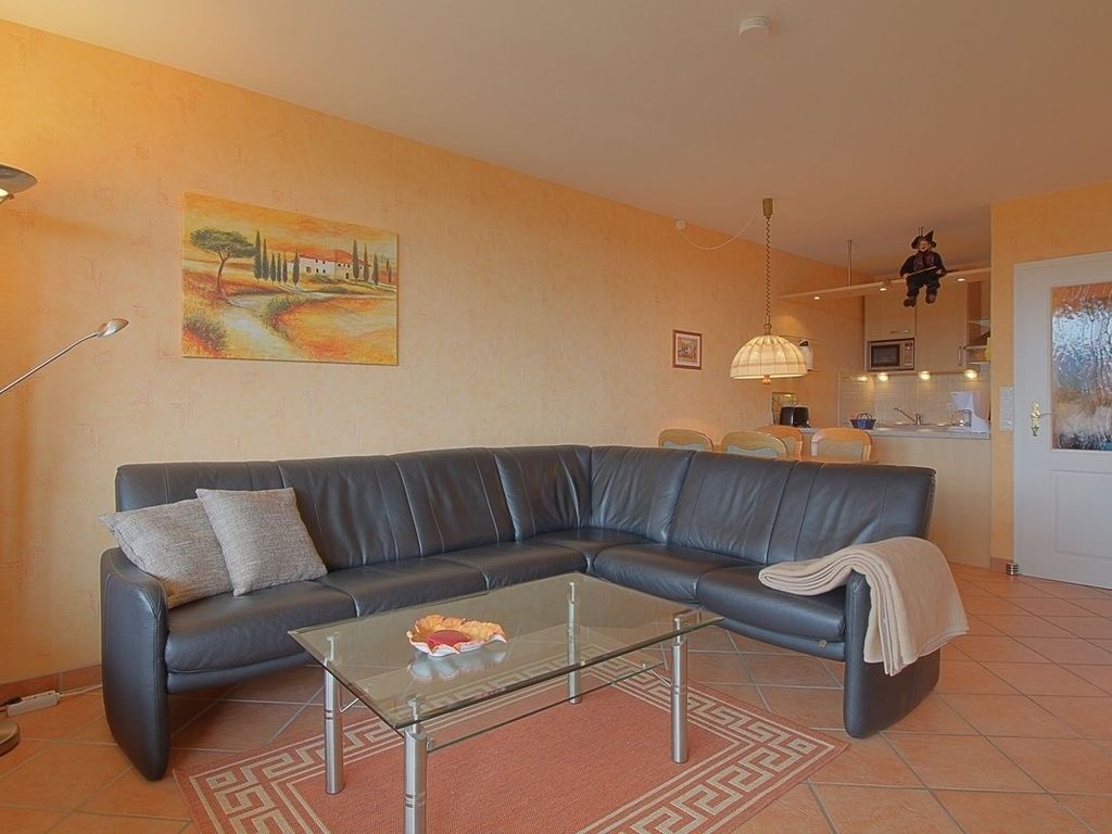 Apartment 452