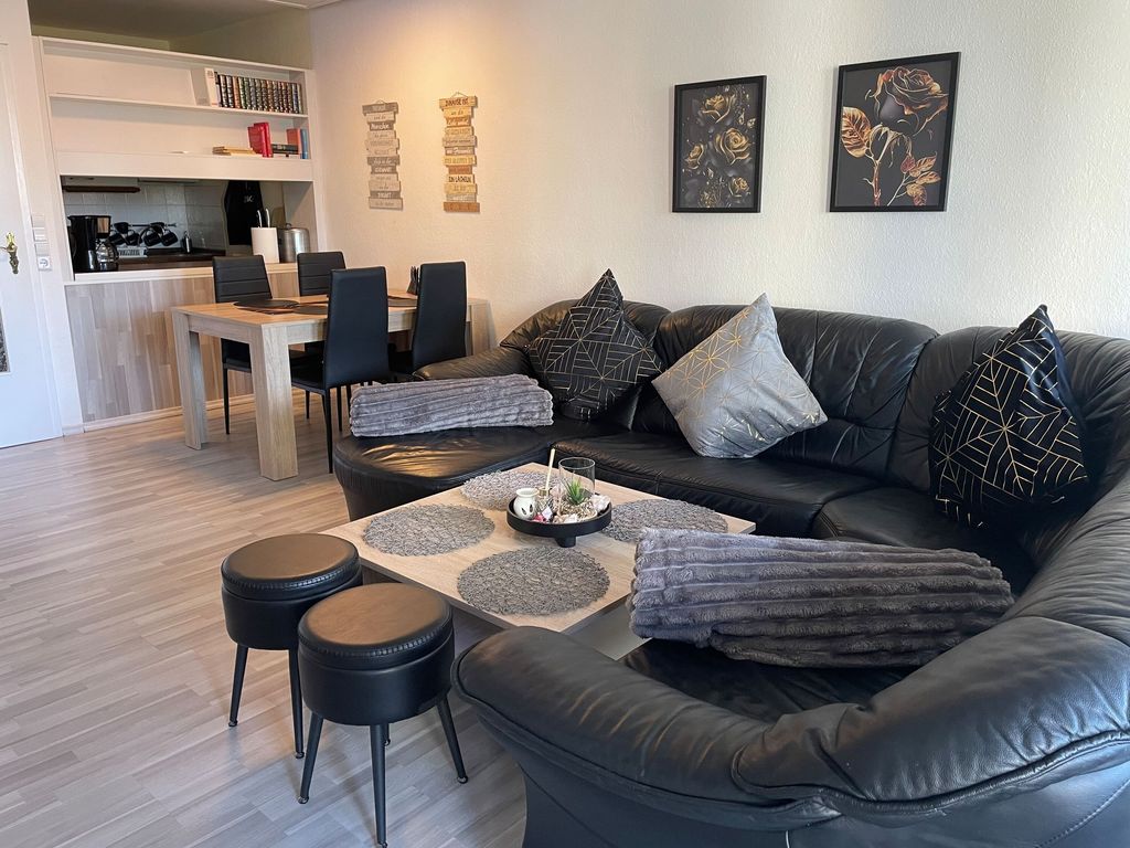 Apartment 527