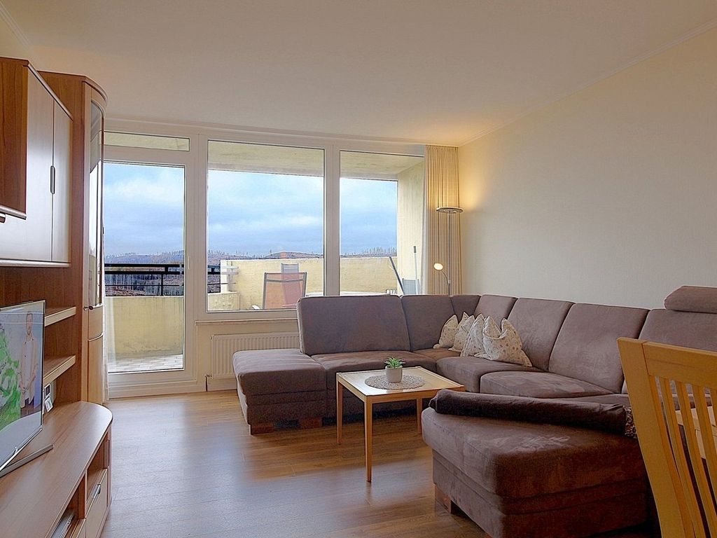 Apartment 582