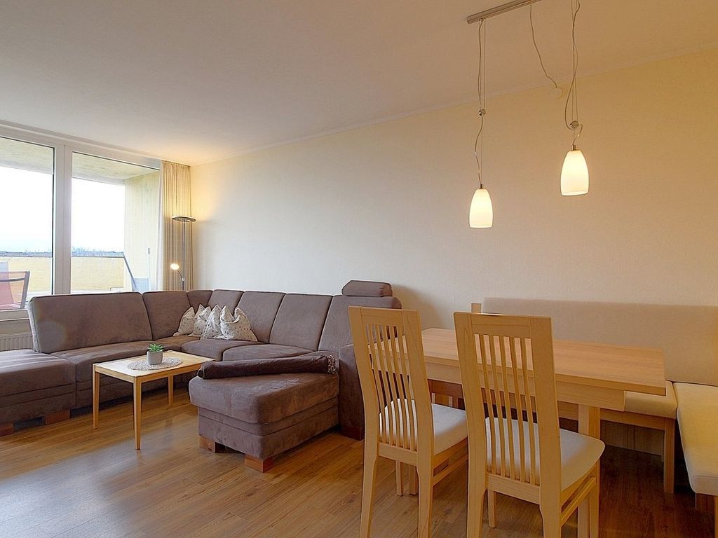 Apartment 582