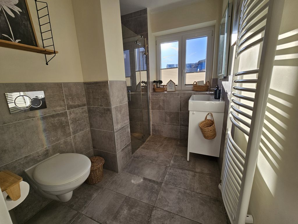 Küstenglück 2: Stylisches Apartment mit Meerblick - 200m zum Strand & Bäcker