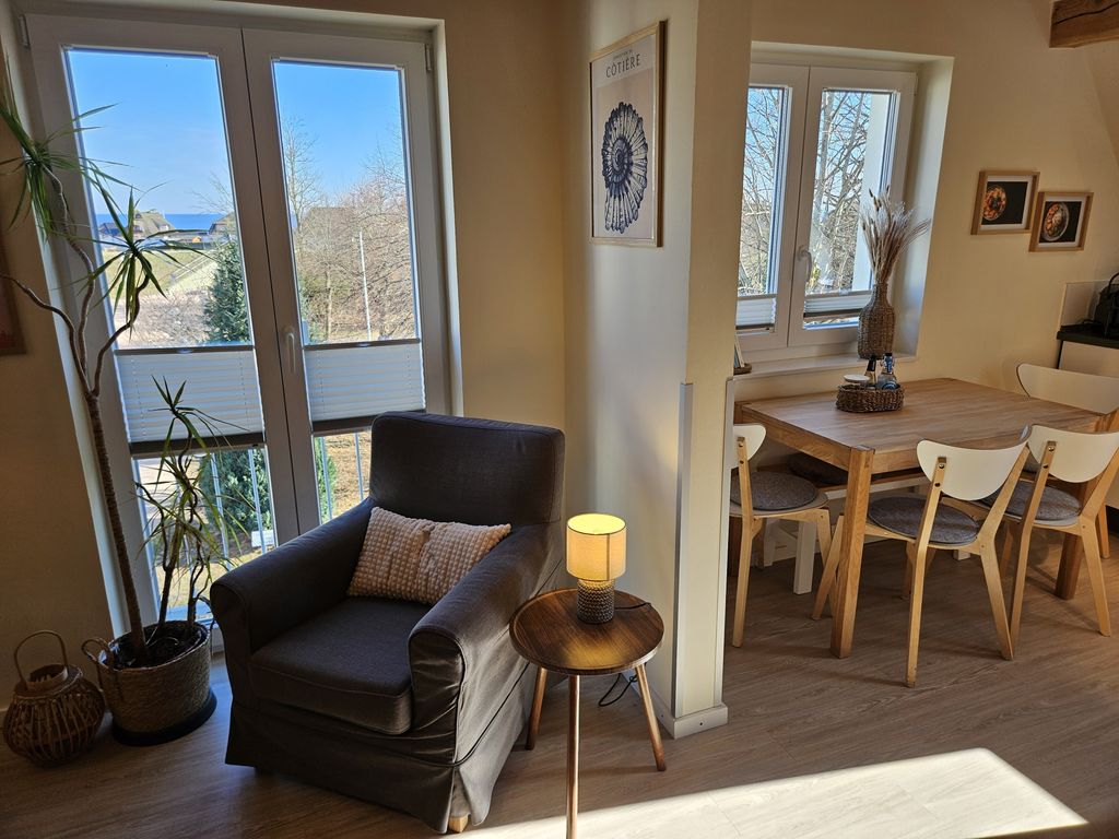 Küstenglück 3: Modernes Maisonette-Apartment mit Meerblick & Kickerspaß - 200m zum Strand & Bäcker.