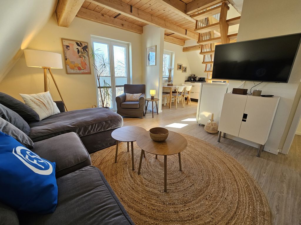 Küstenglück 3: Modernes Maisonette-Apartment mit Meerblick & Kickerspaß - 200m zum Strand & Bäcker.