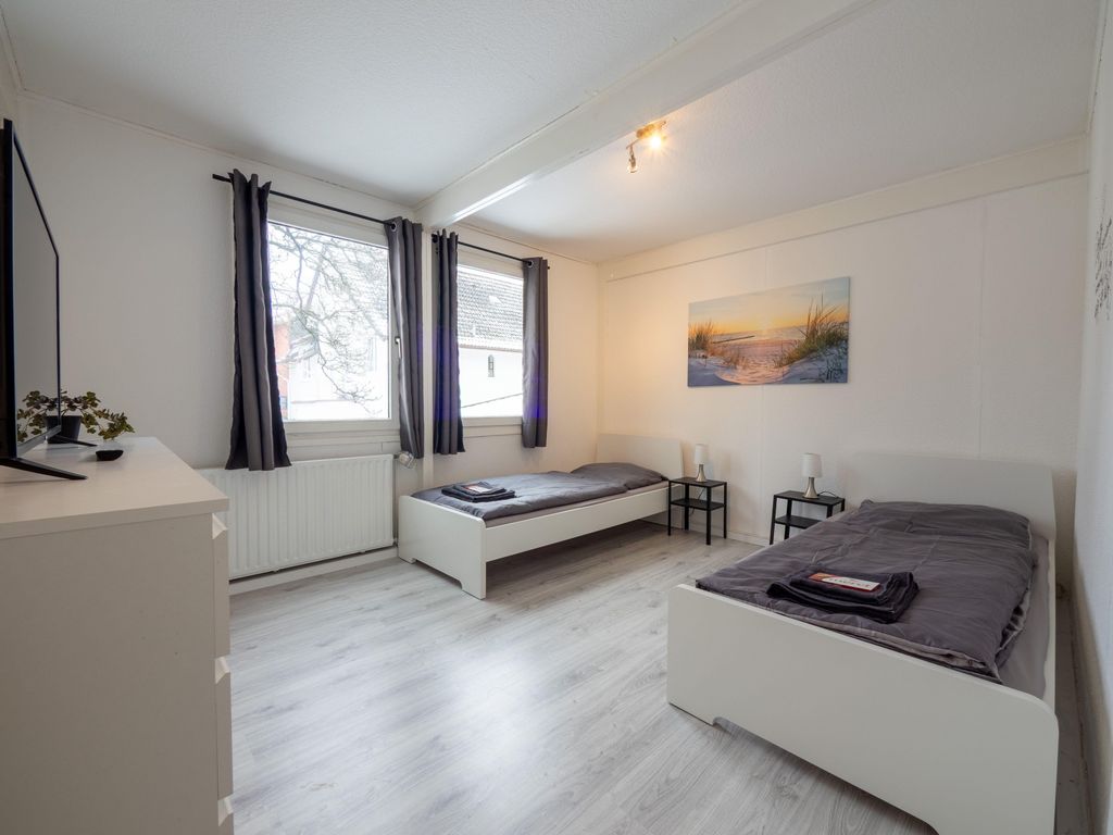 Monteurwohnung für 5 Personen mit Balkon & Küche – Ahrensburg Nähe Hamburg - AGRP1203