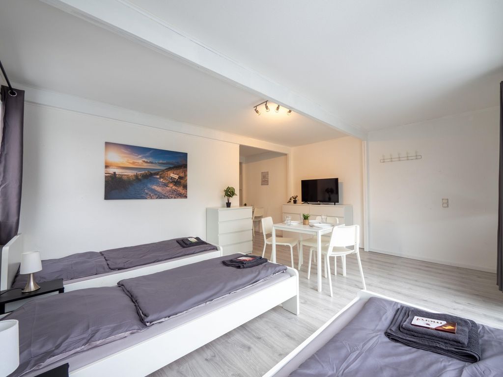 Monteurwohnung für 5 Personen mit Balkon & Küche – Ahrensburg Nähe Hamburg - AGRP1203