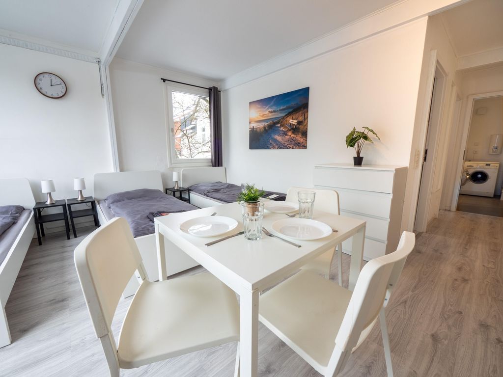 Monteurwohnung für 5 Personen mit Balkon & Küche – Ahrensburg Nähe Hamburg - AGRP1203