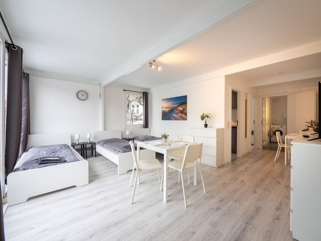 Monteurwohnung für 5 Personen mit Balkon & Küche – Ahrensburg Nähe Hamburg - AGRP1203