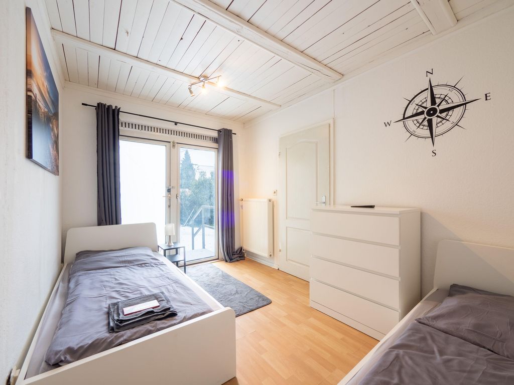 Monteurwohnung mit Terrasse für 7 Personen – WLAN, TV, Küche – Ahrensburg Nähe Hamburg - AGRP1204