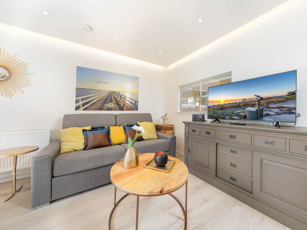 SunSide Apartment #3
