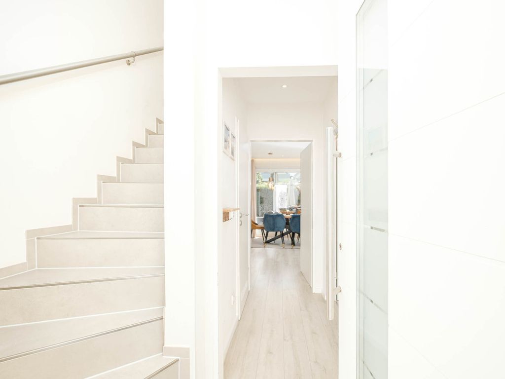 SunSide Apartment #5
