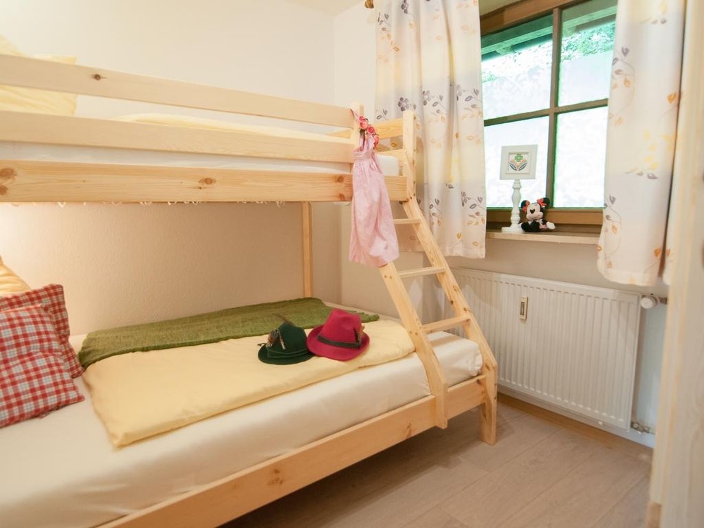 Ruhpolding Ferienwohnung für 4  Personen mit Bergblick, Sauna und Terrasse