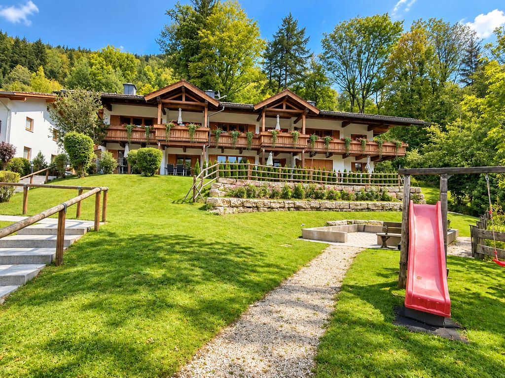 Ruhpolding Ferienwohnung für 4  Personen mit Bergblick, Sauna und Terrasse