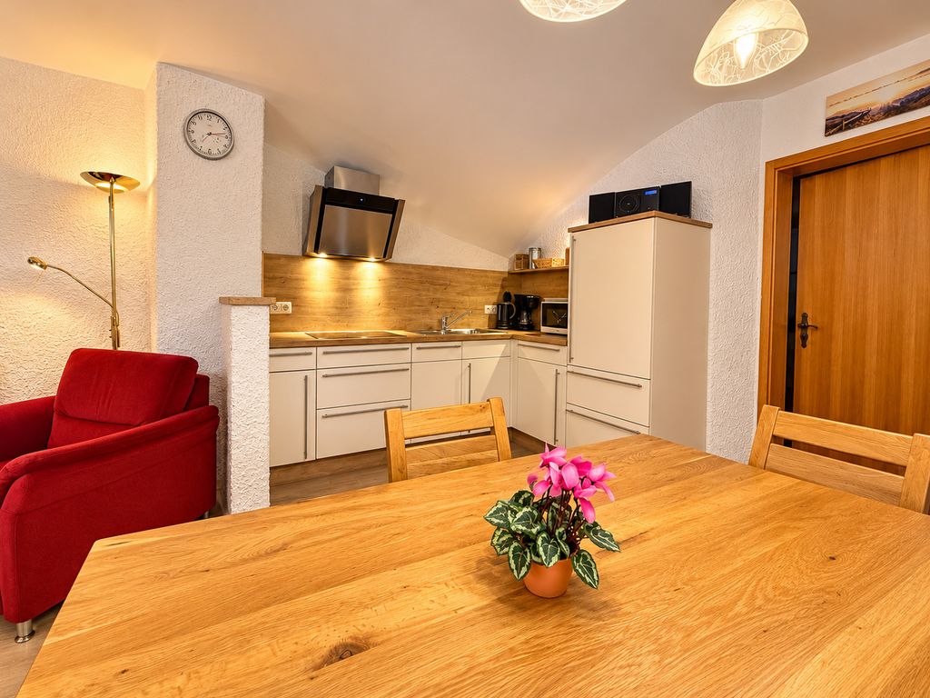 Ruhpolding Ferienwohnung für 4  Personen mit Bergblick, Sauna und Terrasse