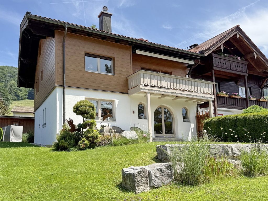 Ruhpolding Ferienwohnung für 4  Personen mit Bergblick, Kamin/Ofen und Panoramablick