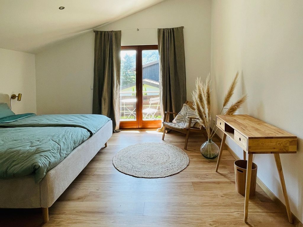 Inzell, 6 Personen, Bergrausch26, 2 Badezimmer, 3 Schlafzimmer, unterstellplatz für Fahrräder, Große Garten.