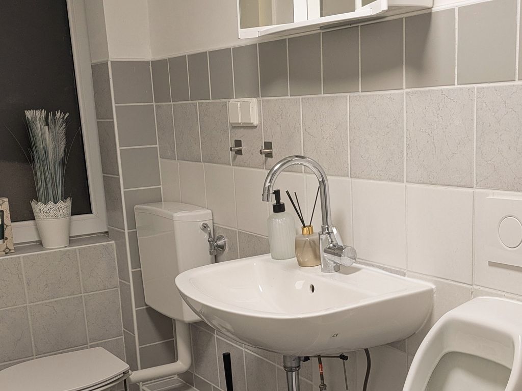Ferienwohnung Orange 1.OG Kassel: 1-4 Betten | Zentral & Ruhig | 3 Min. zur Tram und Zug