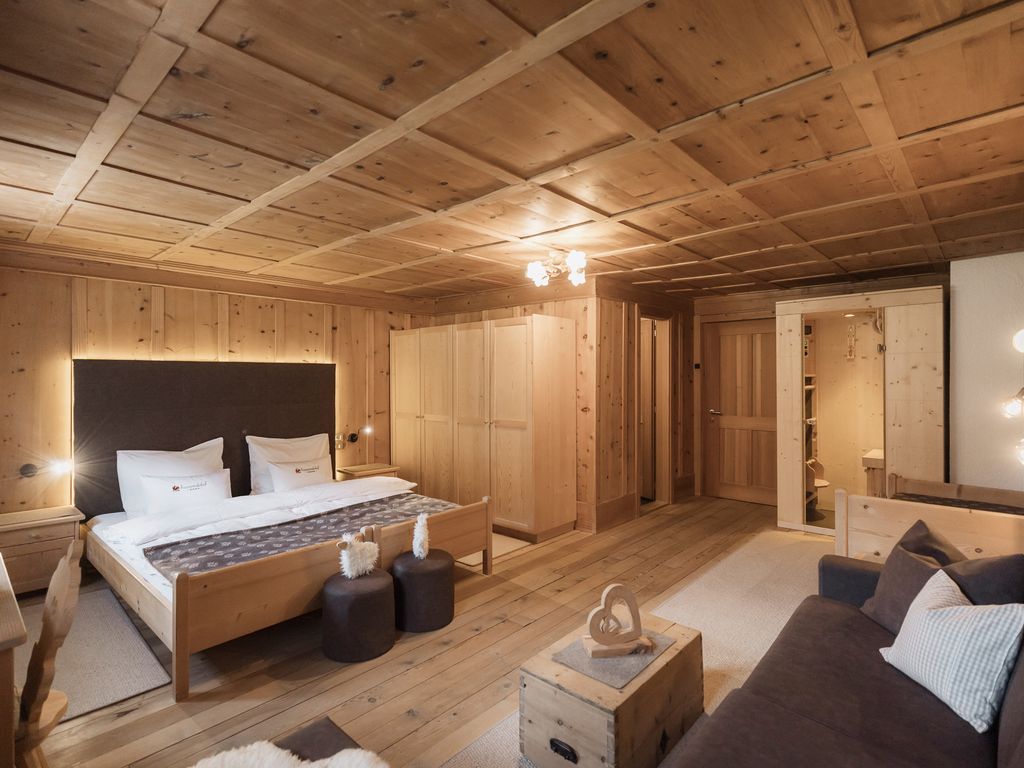 Großzügiges Mehrbettzimmer am Bauernhof mit Tieren, Sauna & Frühstück, Rustical